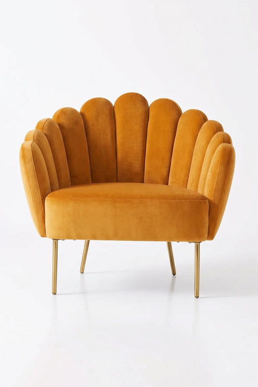 Sillón de un cuerpo Angie color Oro en pana antimanchas importada, con respaldo de líneas curvas tipo abanico y patas de metal doradas — para un living con onda glamorosa y mucha personalidad. Hecho a medida por Tienda de Banquitos.