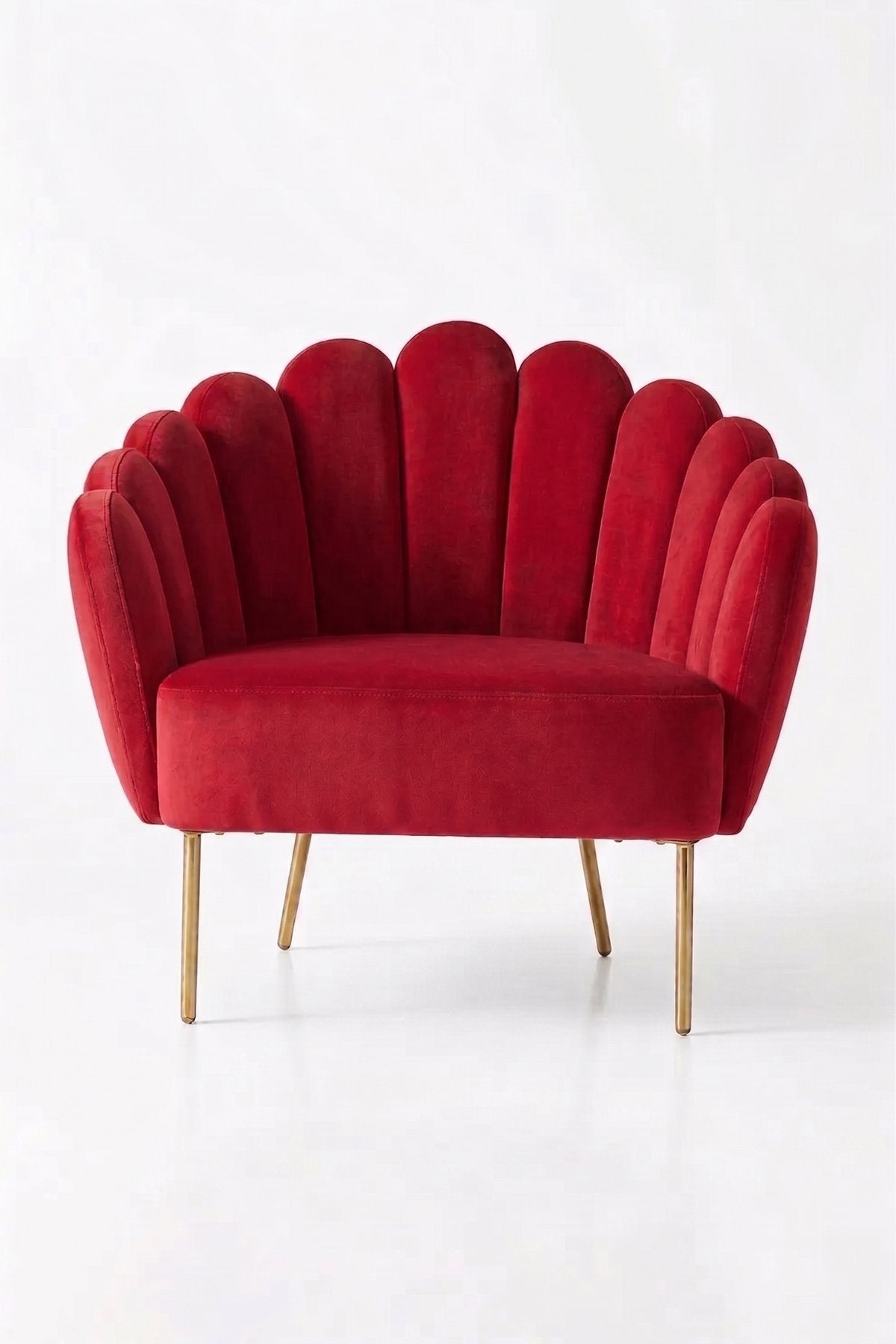 Sillón de un cuerpo Angie color Rojo en pana antimanchas importada, con respaldo de líneas curvas tipo abanico y patas de metal doradas — para un living con onda glamorosa y mucha personalidad. Hecho a medida por Tienda de Banquitos.