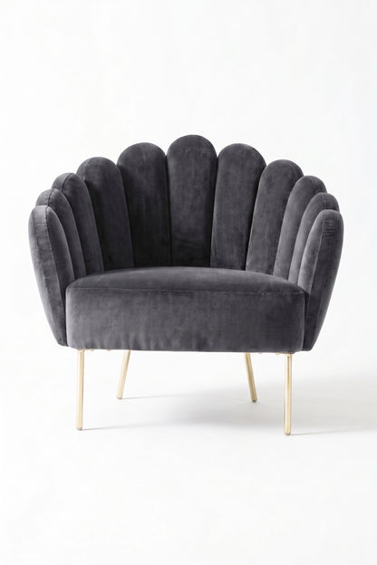 Sillón de un cuerpo Angie color Onyx en pana antimanchas importada, con respaldo de líneas curvas tipo abanico y patas de metal doradas — un toque de lujo para cualquier living. Hecho a medida por Tienda de Banquitos.