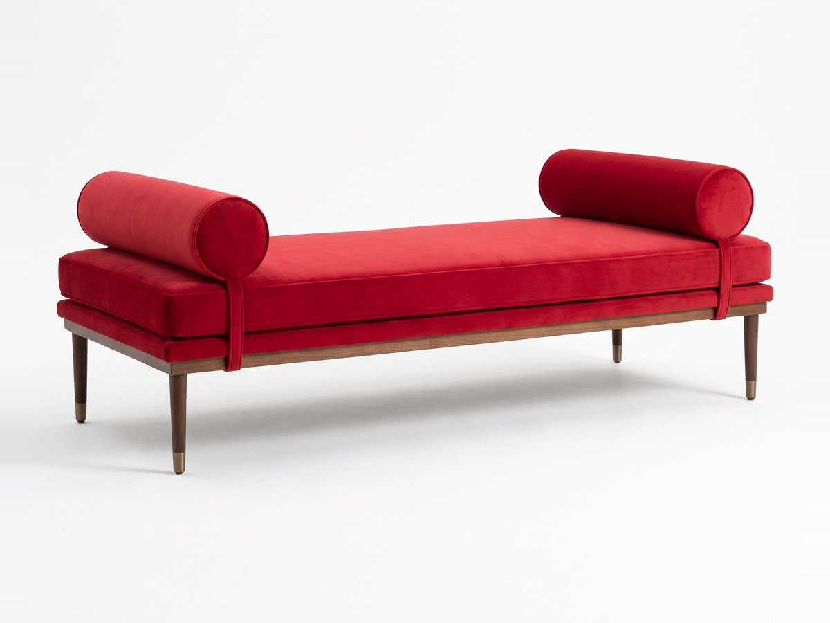 Banqueta Escandinava en pana antimanchas color Rojo, con almohadones cilíndricos y patas de madera, imagen ilustrativa - Tienda de Banquitos