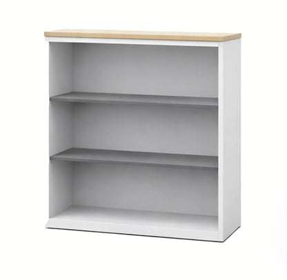 Biblioteca abierta de Archivos Activos blanca con estantes grises y top de madera