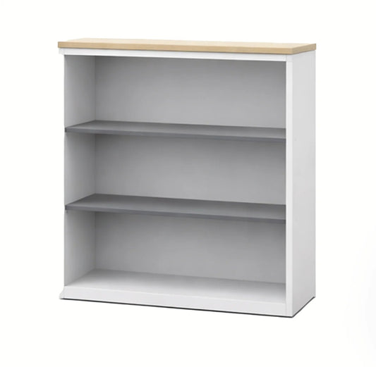 Biblioteca abierta de Archivos Activos blanca con estantes grises y top de madera
