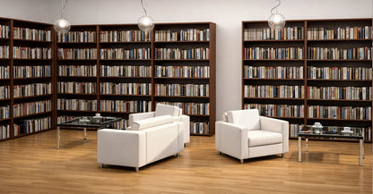 Bibliotecas abiertas de Archivos Activos llenas de libros en una oficina con sillones blancos