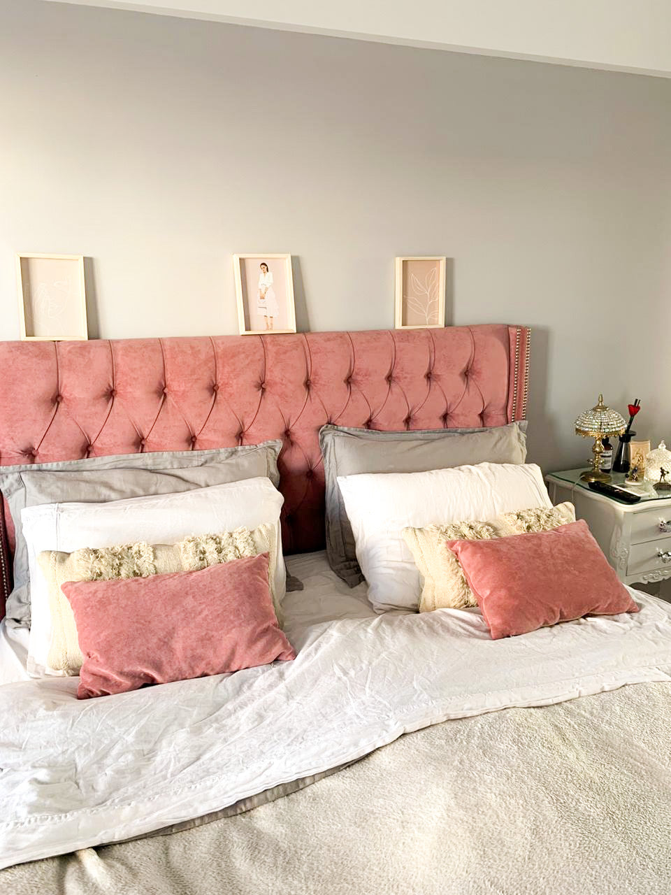 Cabecera rosa tufted cuadritos pared azul dormitorio Argentina - Tienda de Banquitos
