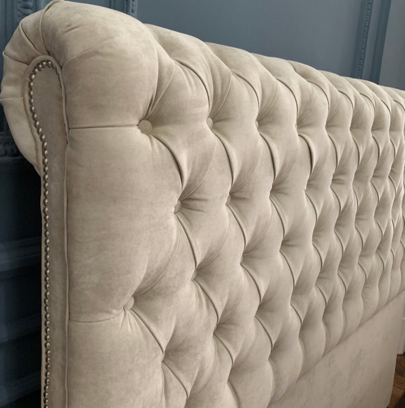 Respaldo de cama Chesterfield capitoné en beige – Tienda de Banquitos