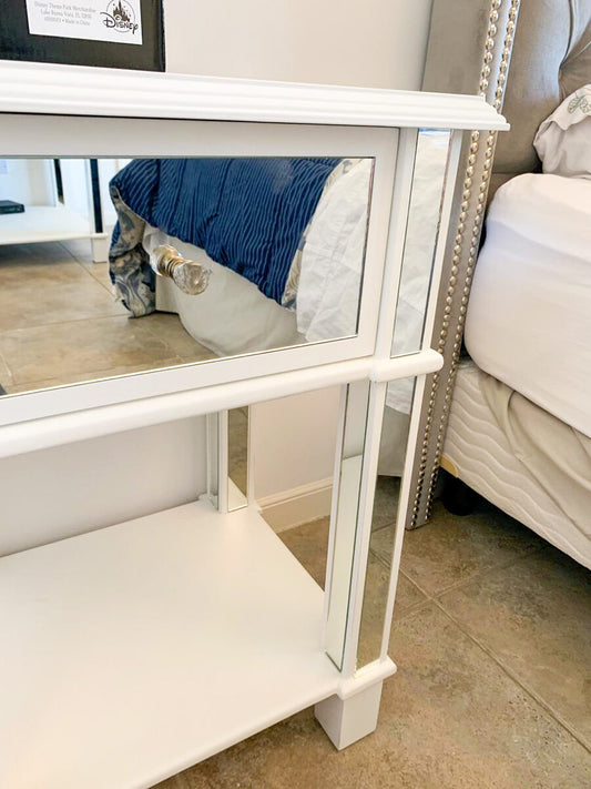 Mesa de luz espejada con cabecera beige nailhead – Tienda de Banquitos Argentina