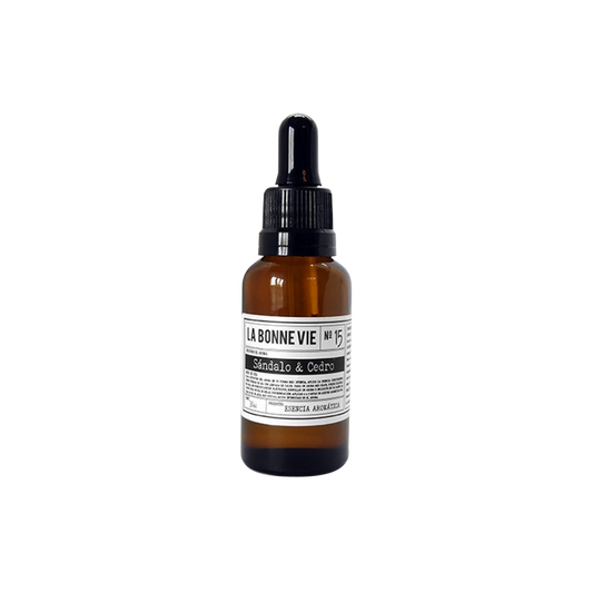 Esencia aromática La Bonne Vie de 30 ml, aroma N°15 Sándalo y Cedro, en gotero ámbar con pipeta negra