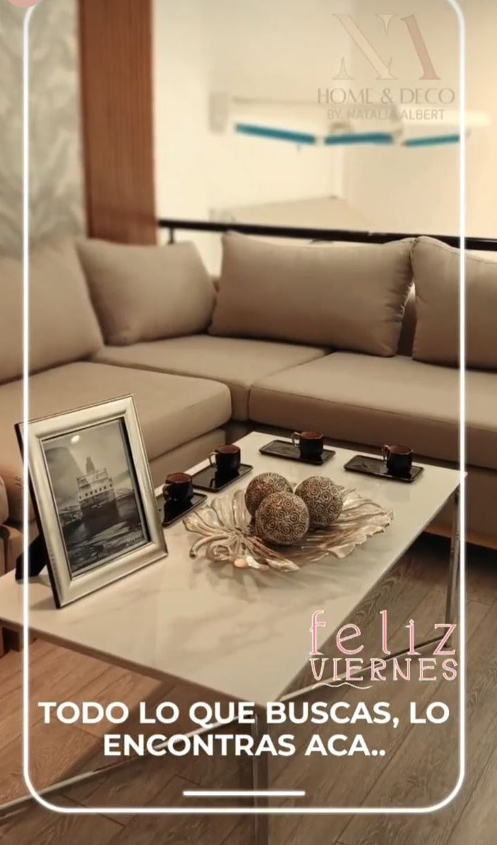 Esquinero Bélgica beige, de líneas rectas, en el living exhibido en Home & Deco by Natalia Albert, Formosa