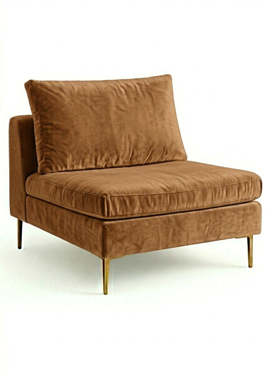 Sillón Edlyn premium en color gamuza, sin apoyabrazos, estructura de madera maciza y patas de aluminio dorado – Tienda de Banquitos