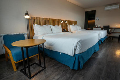 Rincón de lectura hotel con sillones a medida – Proyecto Hampton by Hilton Bariloche