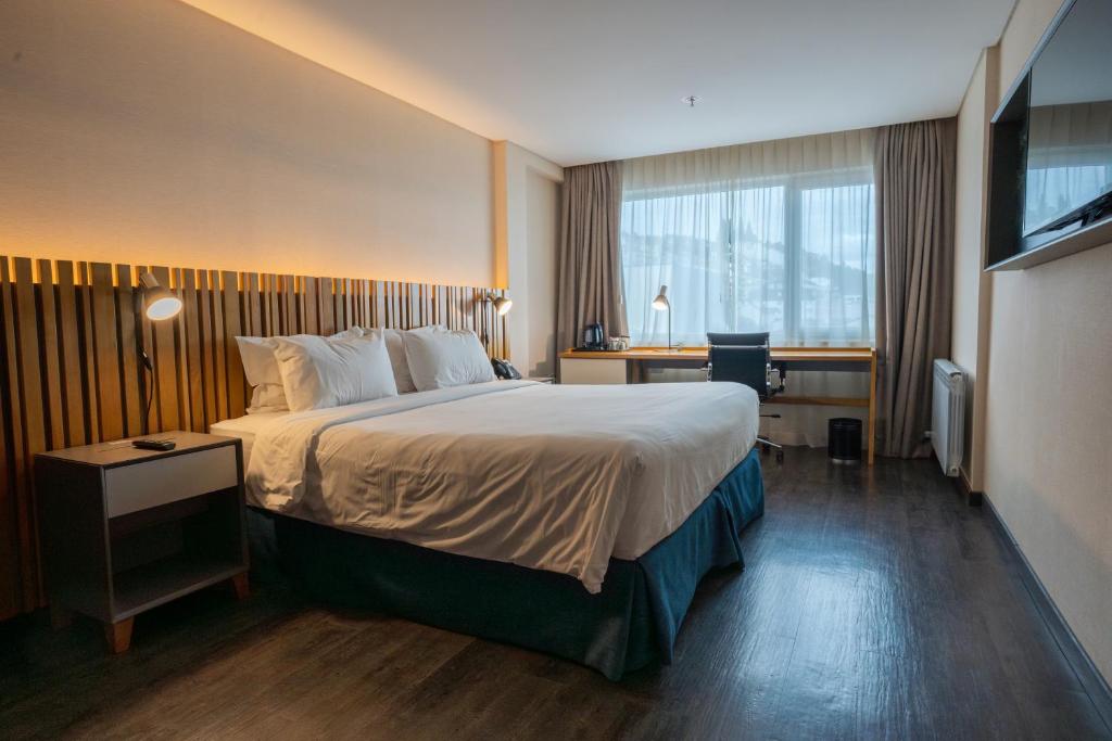 Sillones contract para hotel fabricados a medida – Hampton by Hilton Bariloche