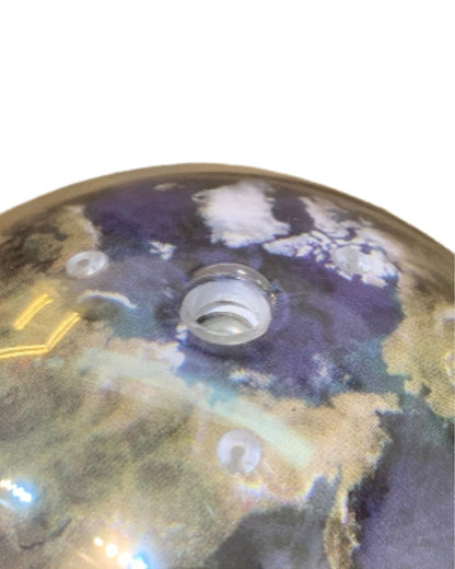 Detalle de la salida de vapor sobre la esfera estampada del humidificador planeta