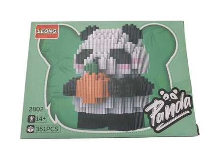 Caja del panda Mulán, modelo 2802 de 351 piezas, abrazando una fruta naranja