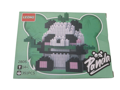 Caja del panda Shifu, modelo 2805 de 351 piezas, sentado mordiendo una caña de bambú