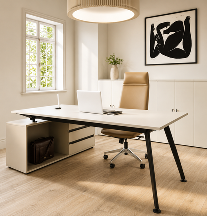 Mesa de oficina línea Avant en sala de reuniones, con diseño moderno y estructura elegante, ideal para uso gerencial, operativo o reuniones laborales.
