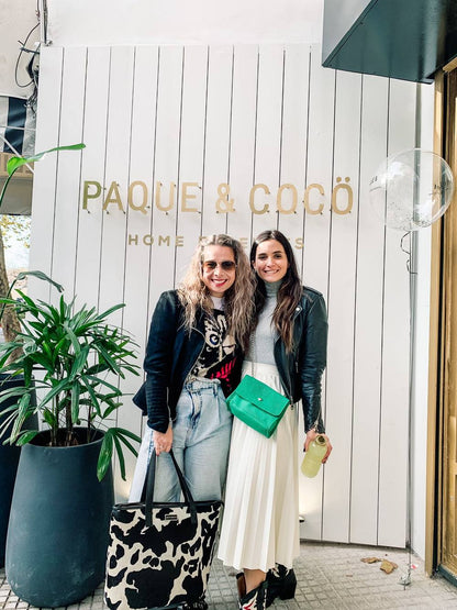 Frente de un local de Paque & Cocö, con su cartel, en la visita de Tienda de Banquitos