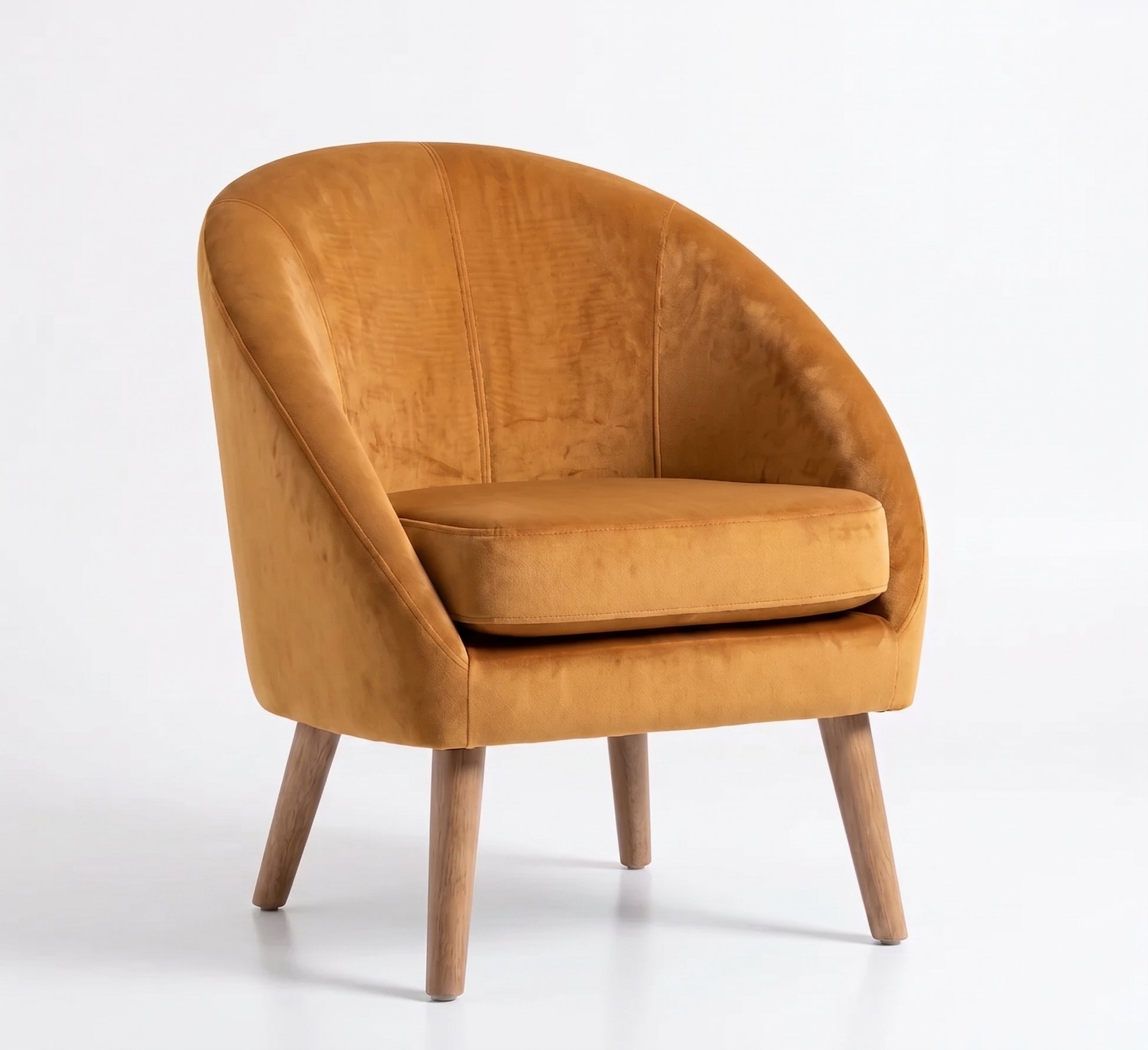 Sillón de un cuerpo Paris color Oro en pana antimanchas importada, forma redonda y compacta con apoyabrazos integrados — pensado para espacios chicos o departamentos. Hecho a medida por Tienda de Banquitos.