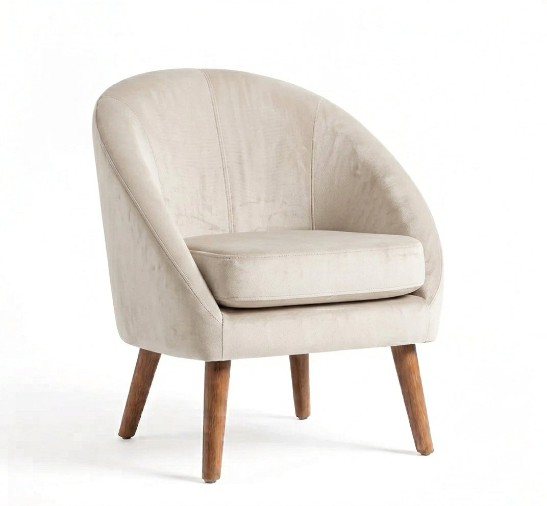 Sillón de un cuerpo Paris color Tiza en pana antimanchas importada, forma redonda y compacta con apoyabrazos integrados — que no ocupe mucho lugar en el living. Hecho a medida por Tienda de Banquitos.