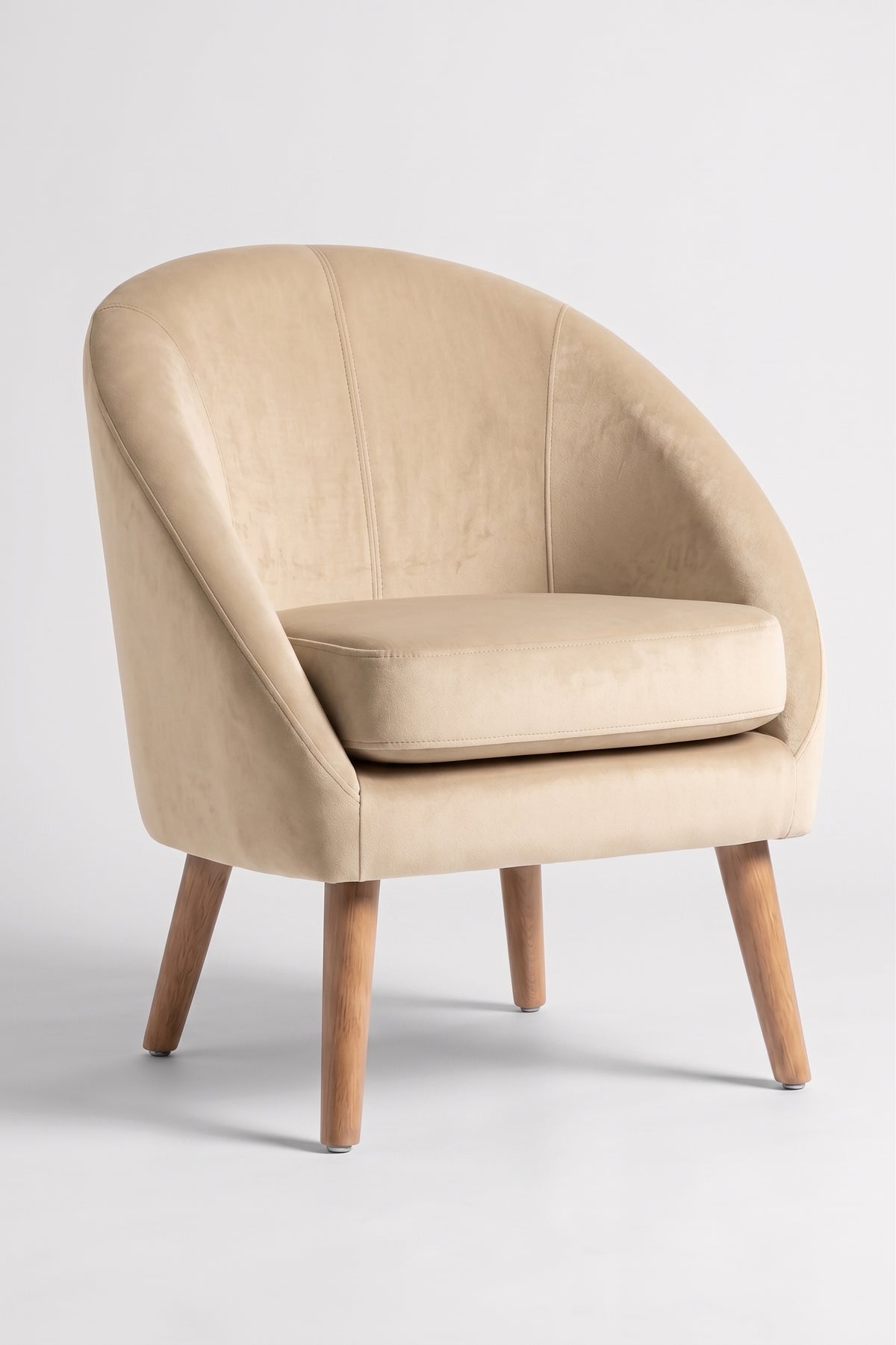 Sillón de un cuerpo Paris color Vainilla en pana antimanchas importada, forma redonda y compacta con apoyabrazos integrados — ideal para un living compacto. Hecho a medida por Tienda de Banquitos.