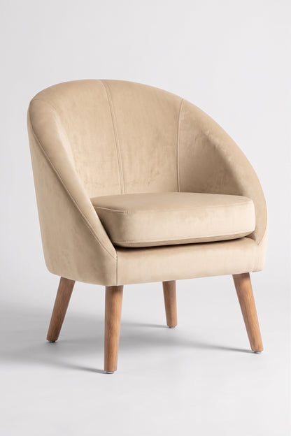 Sillón de un cuerpo Paris color Vainilla en pana antimanchas importada, forma redonda y compacta con apoyabrazos integrados — ideal para un living compacto. Hecho a medida por Tienda de Banquitos.