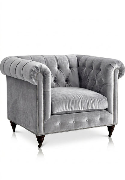 Sillón de un cuerpo Chesterfield color Plata en pana antimanchas importada, el clásico diseño inglés firme con detalle de tachas — para un living con carácter que dure toda la vida. Hecho a medida por Tienda de Banquitos.