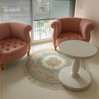Living de un departamento en Caballito con dos Sillones Brigitte en pana rosa y mesa auxiliar redonda de madera