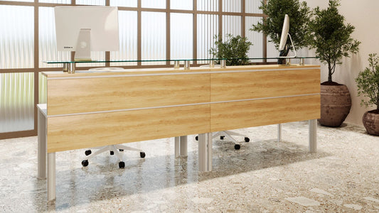 Recepción Equinox de Archivos Activos doble, de madera clara con vidrio superior y patas de aluminio