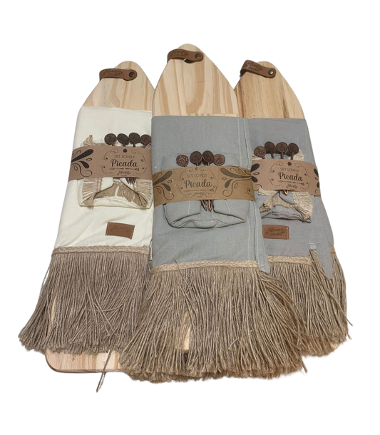 Set de picada clásica con tabla de madera y 4 pinchos - vista principal