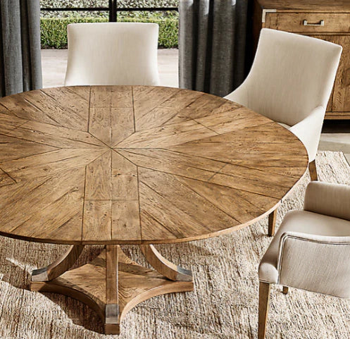 Silla Amelia con tapizado acolchado de gran comodidad, líneas suaves y respaldo ergonómico. Diseñada para integrarse en comedores cálidos y livings modernos, es una pieza versátil que combina funcionalidad con un estilo acogedor y sofisticado.