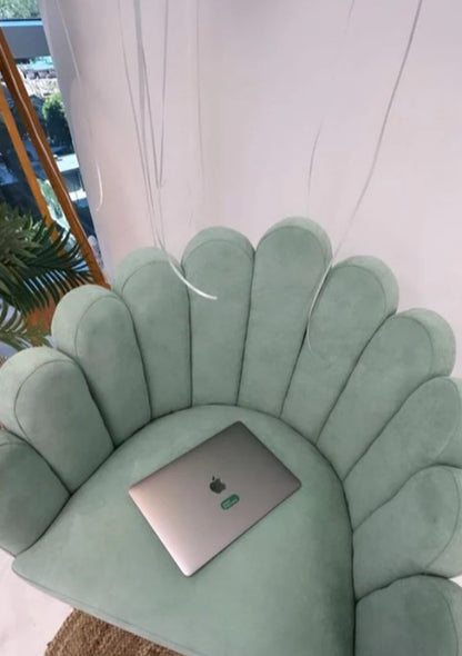 Respaldo en pétalos del Sillón Angie verde menta visto desde arriba, con las canaletas abiertas en abanico
