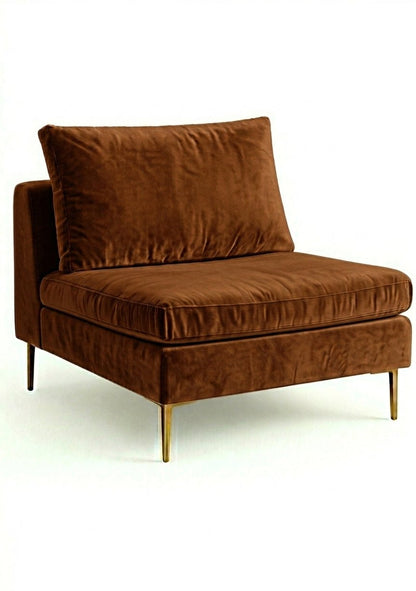 Sillón Edlyn de un cuerpo en color suela en pana antimanchas, sin apoyabrazos y con patas de aluminio dorado