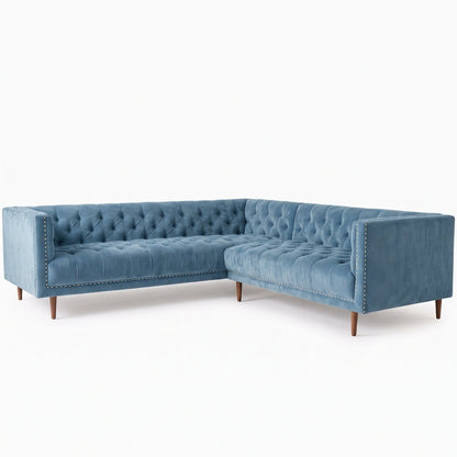 Sillón esquinero Bella Donna en pana antimanchas Océano, forma en L, capitoné, borde con tachas y patas de madera
