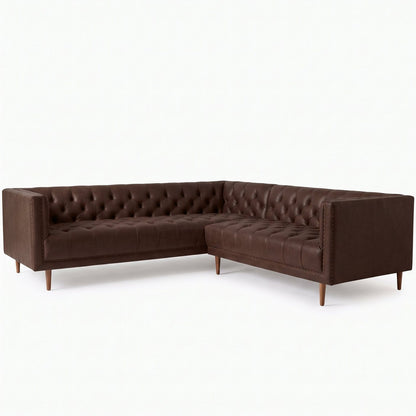 Sillón esquinero Bella Donna en pana antimanchas Suela, forma en L, capitoné, borde con tachas y patas de madera