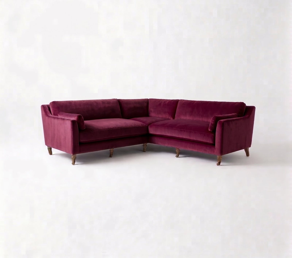 Sillón esquinero Leonelle en pana antimanchas Obispo, forma en L, almohadones y patas torneadas de madera