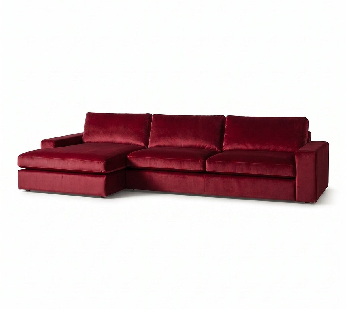 Sillón esquinero Victoria en pana antimanchas Bordó, forma en L con chaise, brazos rectos y almohadones grandes