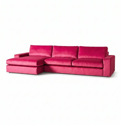 Sillón esquinero Victoria en pana antimanchas Chicle, forma en L con chaise, brazos rectos y almohadones grandes