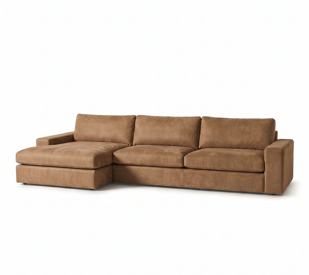 Sillón esquinero Victoria en pana antimanchas color Gamuza, forma en L con chaise, brazos rectos y almohadones grandes
