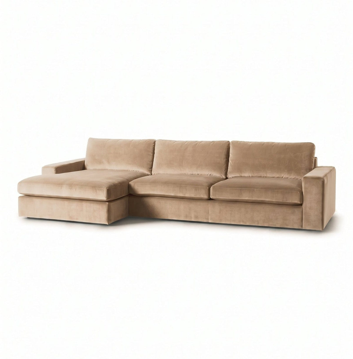 Sillón esquinero Victoria en pana antimanchas Latte, forma en L con chaise, brazos rectos y almohadones grandes