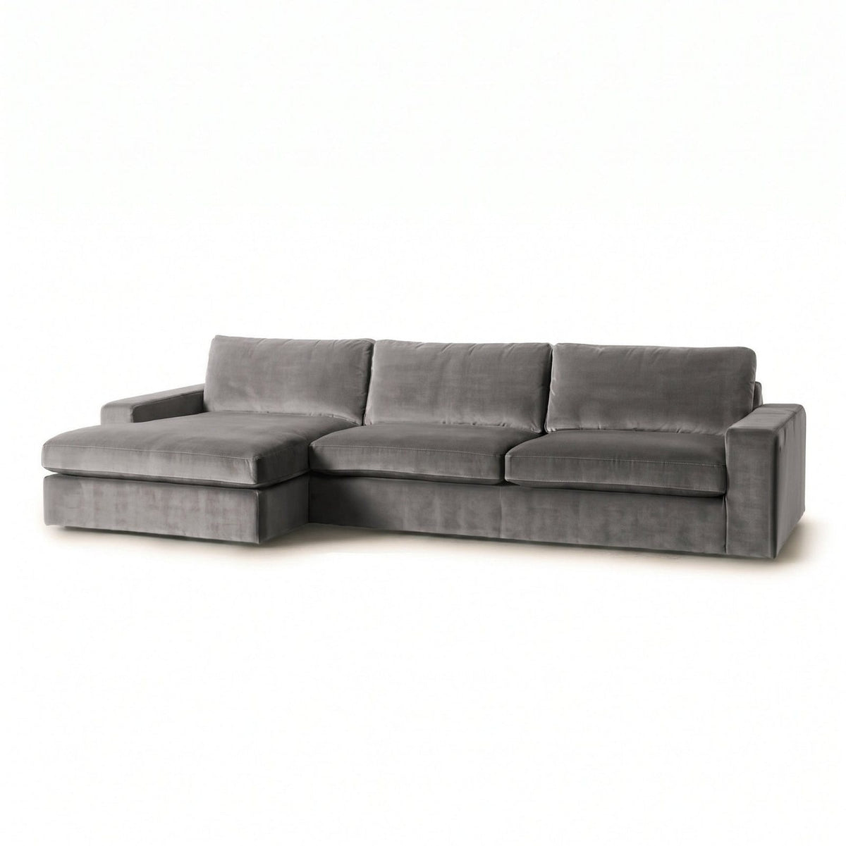 Sillón esquinero Victoria en pana antimanchas color Onyx, forma en L con chaise, brazos rectos y almohadones grandes