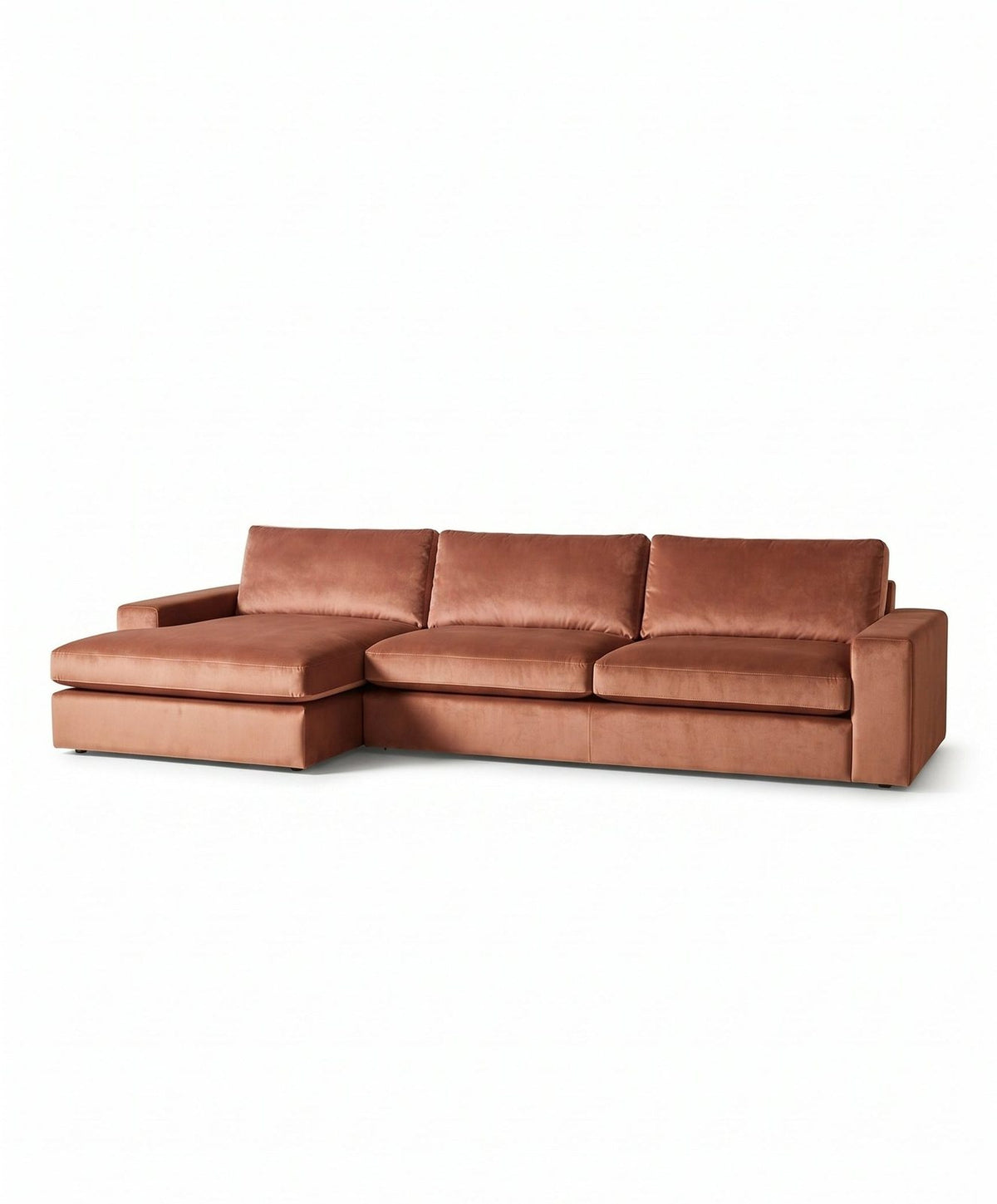 Sillón esquinero Victoria en pana antimanchas color Rosa, forma en L con chaise, brazos rectos y almohadones grandes