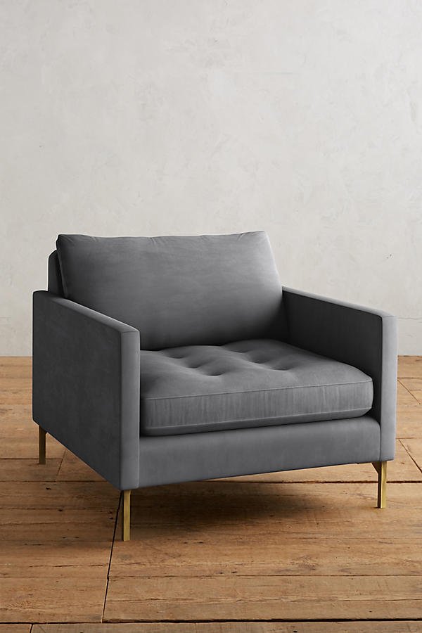 Sillón Ristretto Línea TDB gris, con asiento capitoné y patas de aluminio dorado