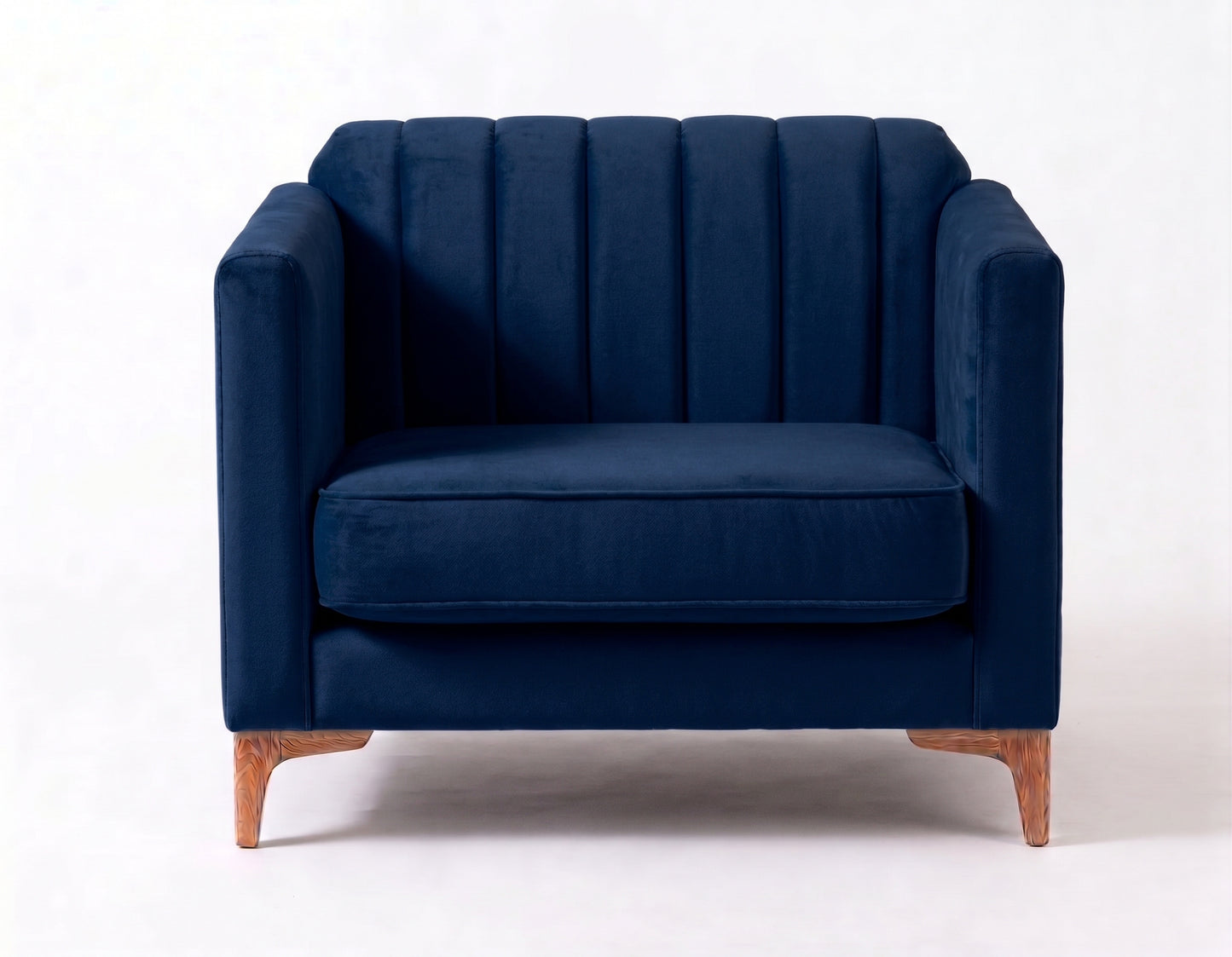 Sillón de un cuerpo Mila color Azul en pana antimanchas importada, líneas rectas y diseño moderno con patas doradas — el detalle distinto para un living contemporáneo. Hecho a medida por Tienda de Banquitos.