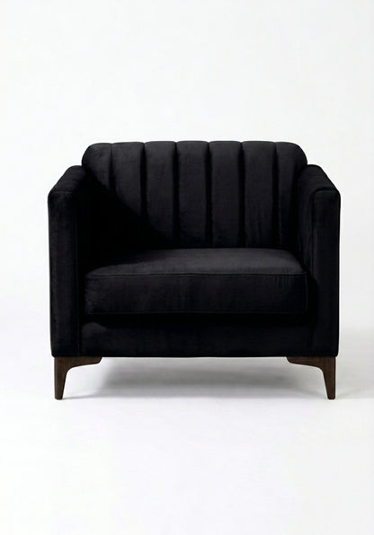 Sillón de un cuerpo Mila color Black en pana antimanchas importada, líneas rectas y diseño moderno con patas doradas — ideal para sumar un detalle contemporáneo al living. Hecho a medida por Tienda de Banquitos.