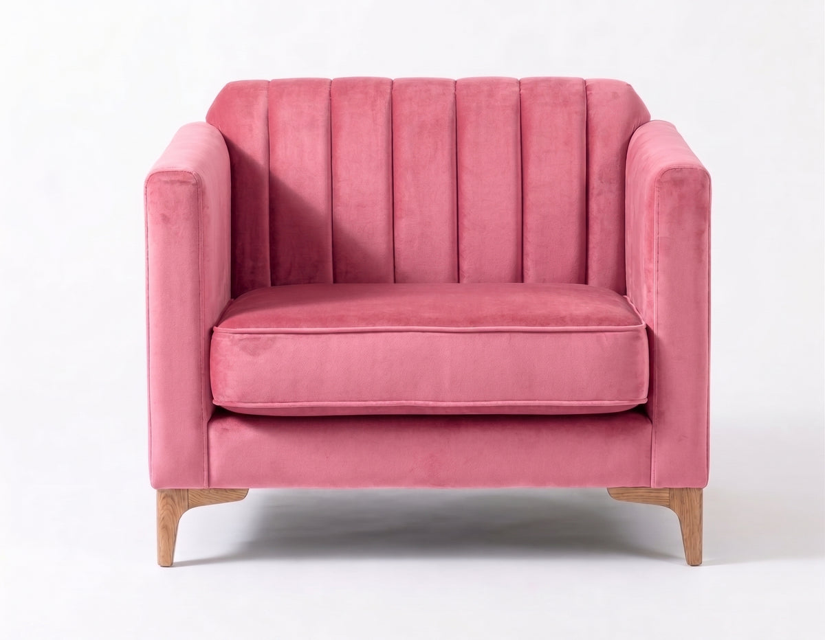 Sillón de un cuerpo Mila color Chicle en pana antimanchas importada, líneas rectas y diseño moderno con patas doradas — el detalle distinto para un living contemporáneo. Hecho a medida por Tienda de Banquitos.