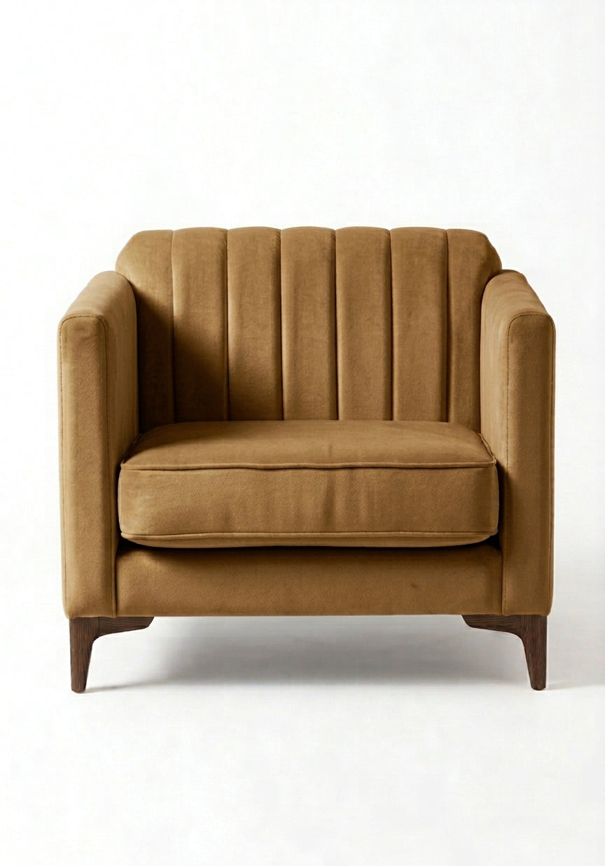 Sillón de un cuerpo Mila color Gamuza en pana antimanchas importada, líneas rectas y diseño moderno con patas doradas — ideal para sumar un detalle contemporáneo al living. Hecho a medida por Tienda de Banquitos.