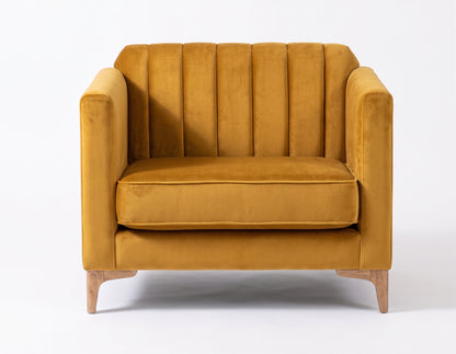 Sillón de un cuerpo Mila color Oro en pana antimanchas importada, líneas rectas y diseño moderno con patas doradas — ideal para sumar un detalle contemporáneo al living. Hecho a medida por Tienda de Banquitos.
