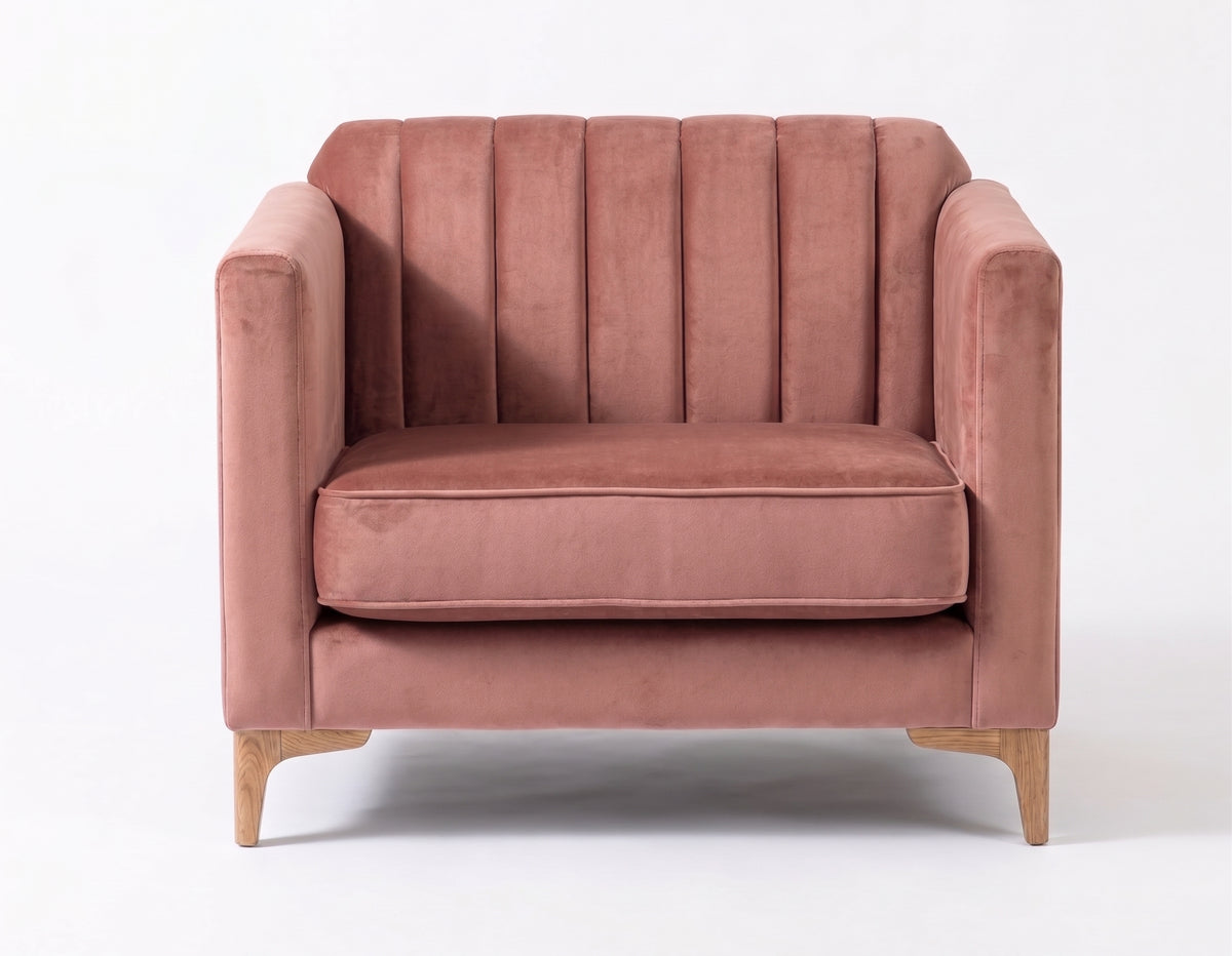 Sillón de un cuerpo Mila color Rosa en pana antimanchas importada, líneas rectas y diseño moderno con patas doradas — un clásico contemporáneo para el living. Hecho a medida por Tienda de Banquitos.