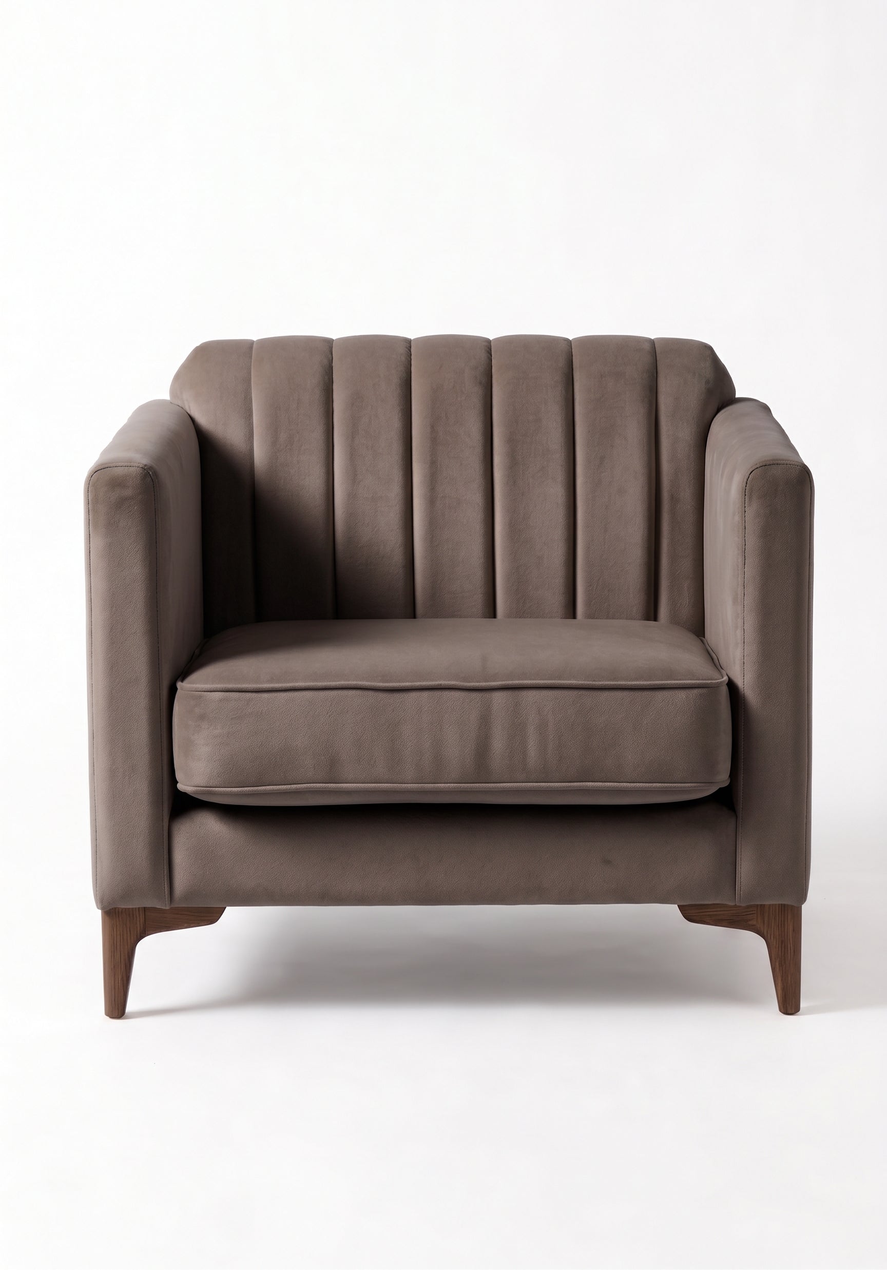 Sillón de un cuerpo Mila color Stone en pana antimanchas importada, líneas rectas y diseño moderno con patas doradas — un clásico contemporáneo para el living. Hecho a medida por Tienda de Banquitos.