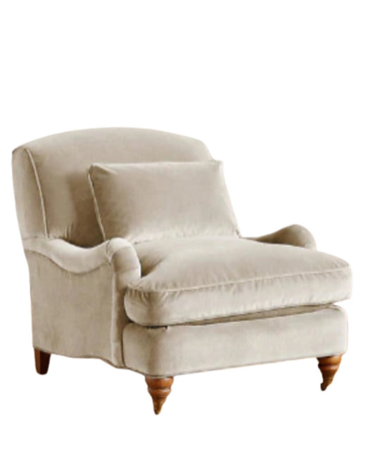 Sillón Individual Minerva tapizado en beige claro, con cojín lumbar suelto y patas de madera – Tienda de Banquitos