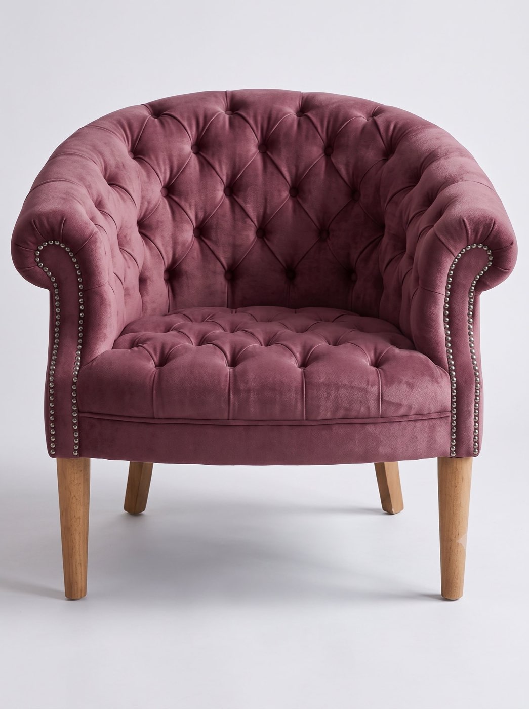Sillón Nairobi de un cuerpo en pana antimanchas Obispo, capitoné redondeado con tachas y patas de madera